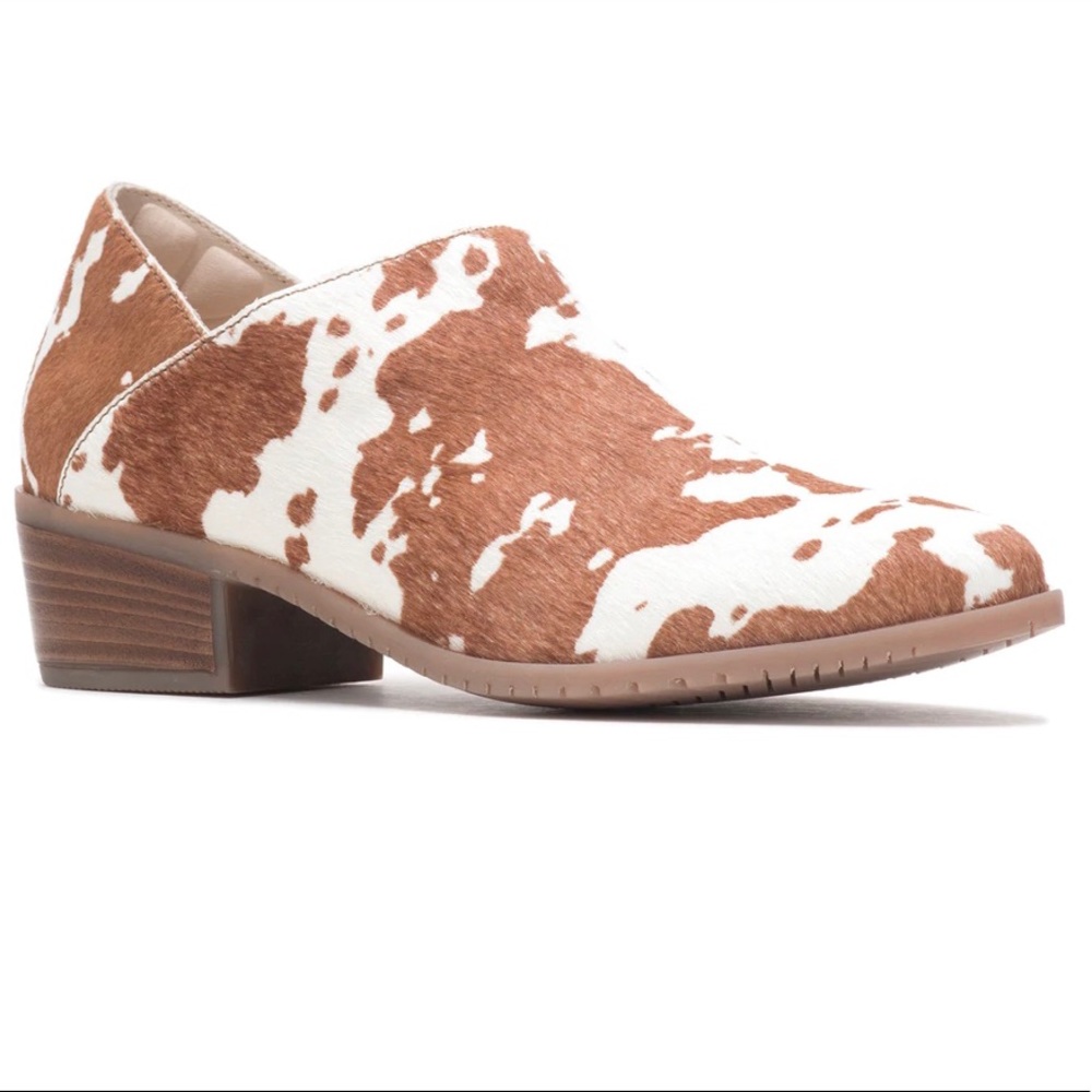 NEW Hush Puppies Women's Cream & White Cow Print Flat and Loafer Shoes Size 8.5